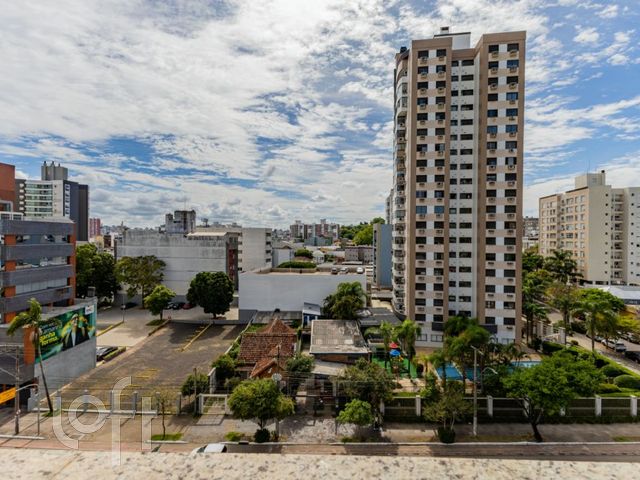 Apartamento com 70m², 2 dormitórios, 1 suíte, 2 vagas, Menino Deus em Porto Alegre