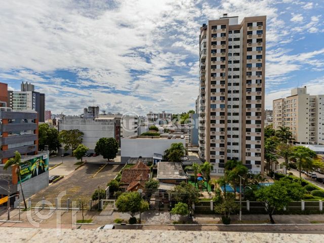 Apartamento com 70m², 2 dormitórios, 1 suíte, 2 vagas, Menino Deus em Porto Alegre
