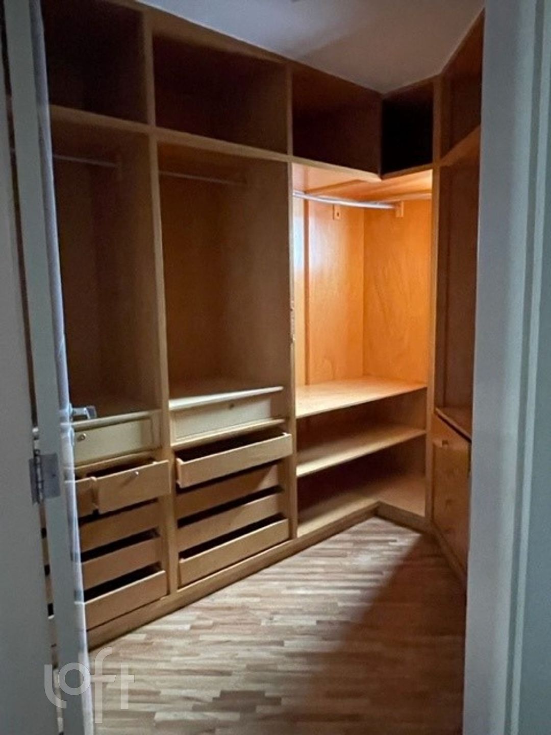 Apartamento à venda com 4 quartos, 226m² - Foto 2