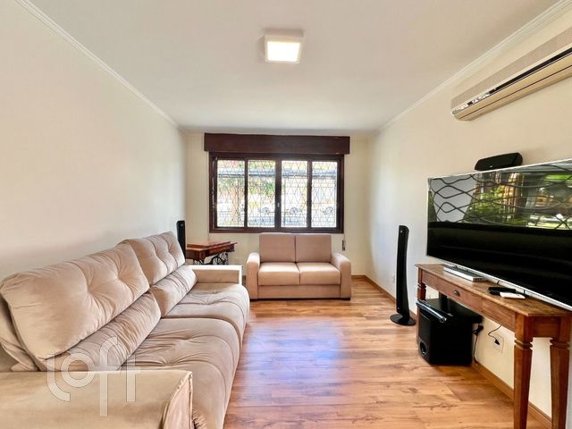 Casa com 140m², 3 dormitórios, 1 suíte, 4 vagas, Vila Ipiranga em Porto Alegre