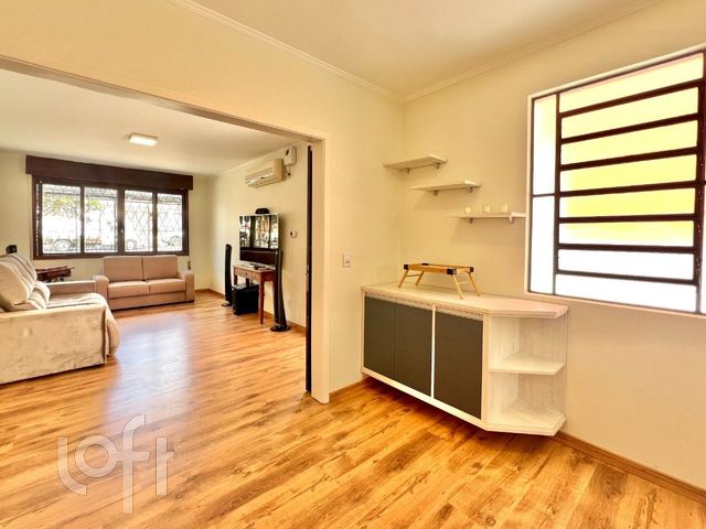 Casa com 140m², 3 dormitórios, 1 suíte, 4 vagas, Vila Ipiranga em Porto Alegre