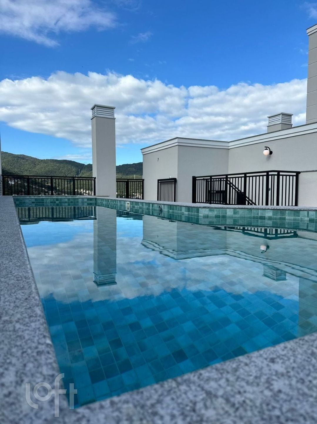 Apartamento à venda em Canasvieiras com 94 m², 3 quartos, 1 suíte, 2 vagas