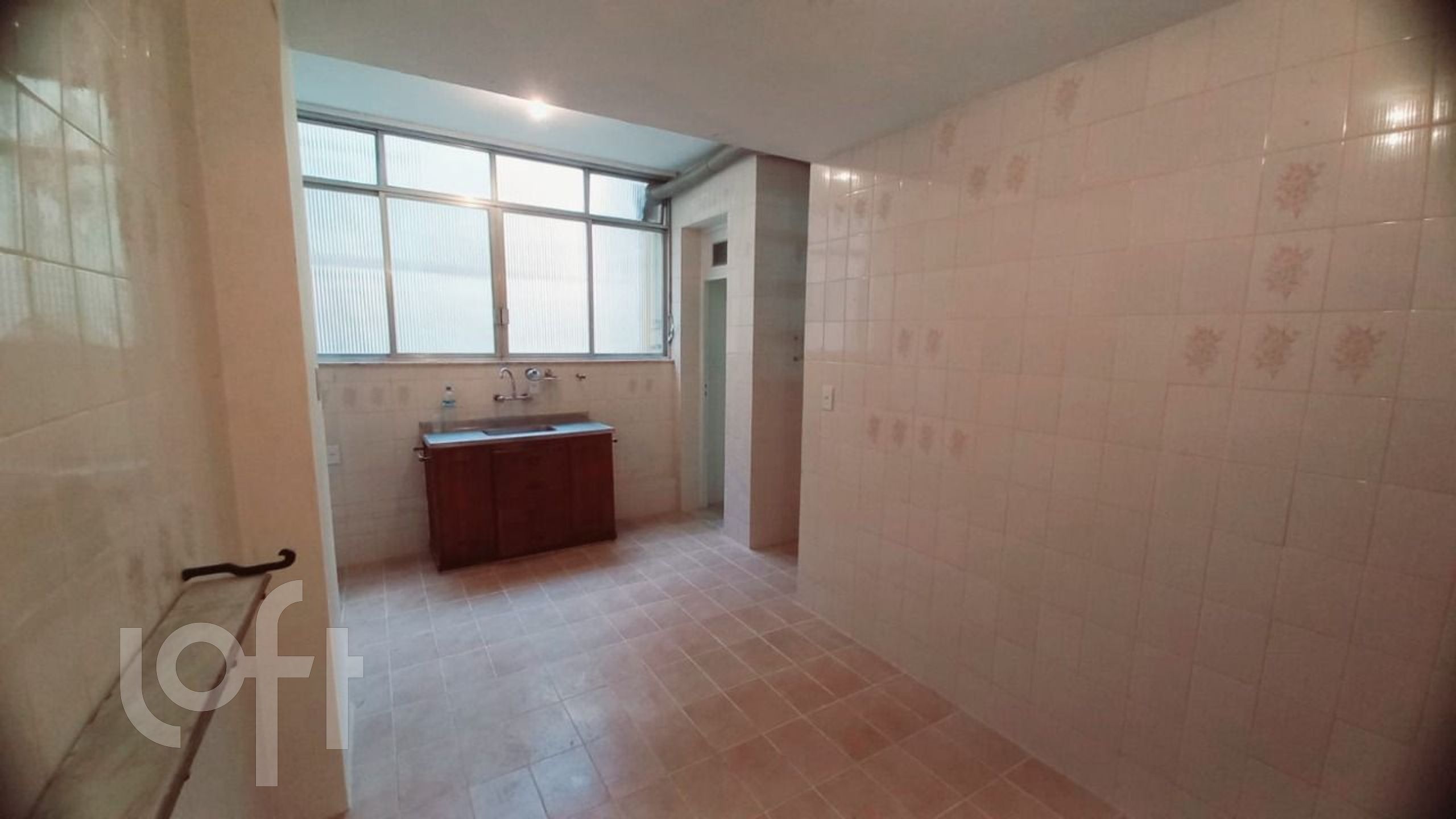 Apartamento à venda com 3 quartos, 187m² - Foto 2