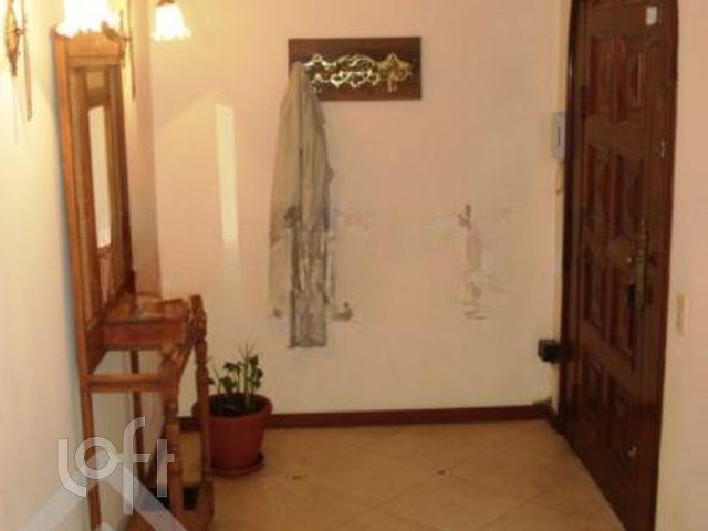 Casa com 421m², 4 dormitórios, 1 suíte, 4 vagas, Petrópolis em Porto Alegre