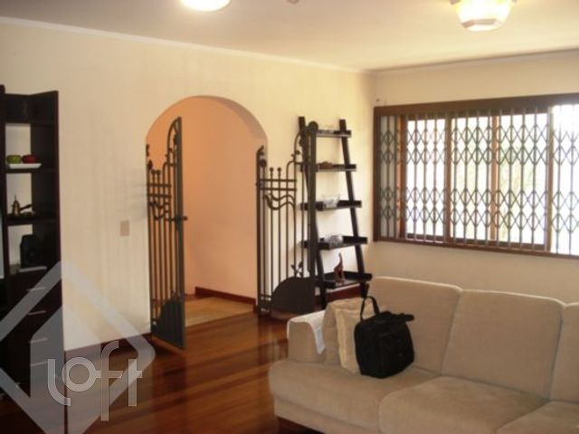 Casa com 421m², 4 dormitórios, 1 suíte, 4 vagas, Petrópolis em Porto Alegre