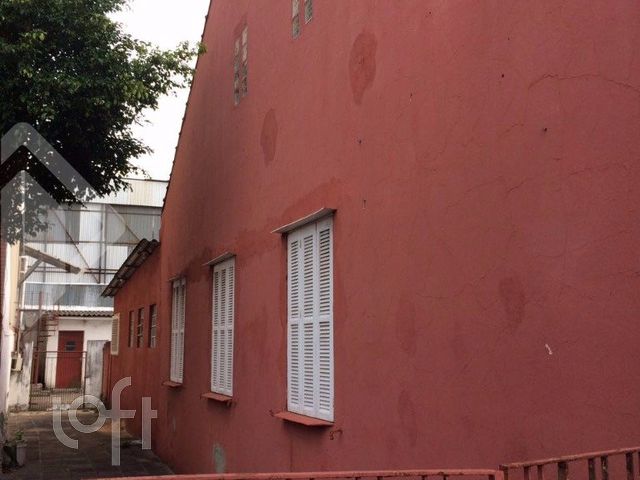 Casa com 150m², 1 dormitório, 6 vagas, São João em Porto Alegre
