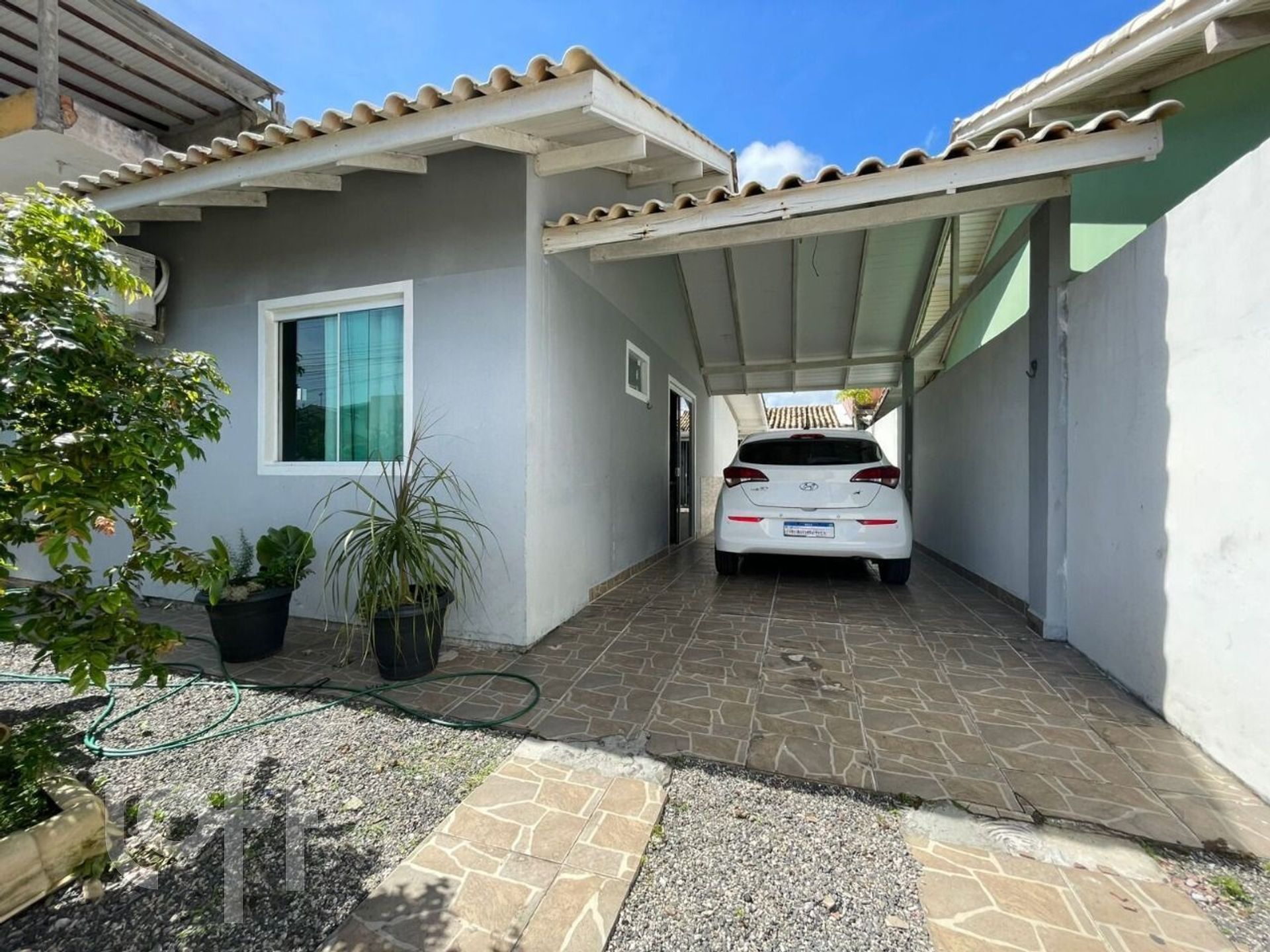 Casa à venda em São João do Rio Vermelho com 56 m², 3 quartos, 1 suíte, 4 vagas