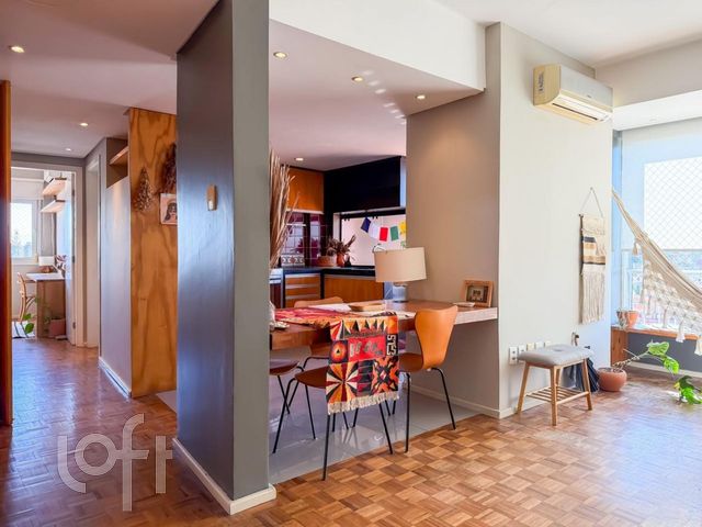 Apartamento com 75m², 2 dormitórios, Santana em Porto Alegre