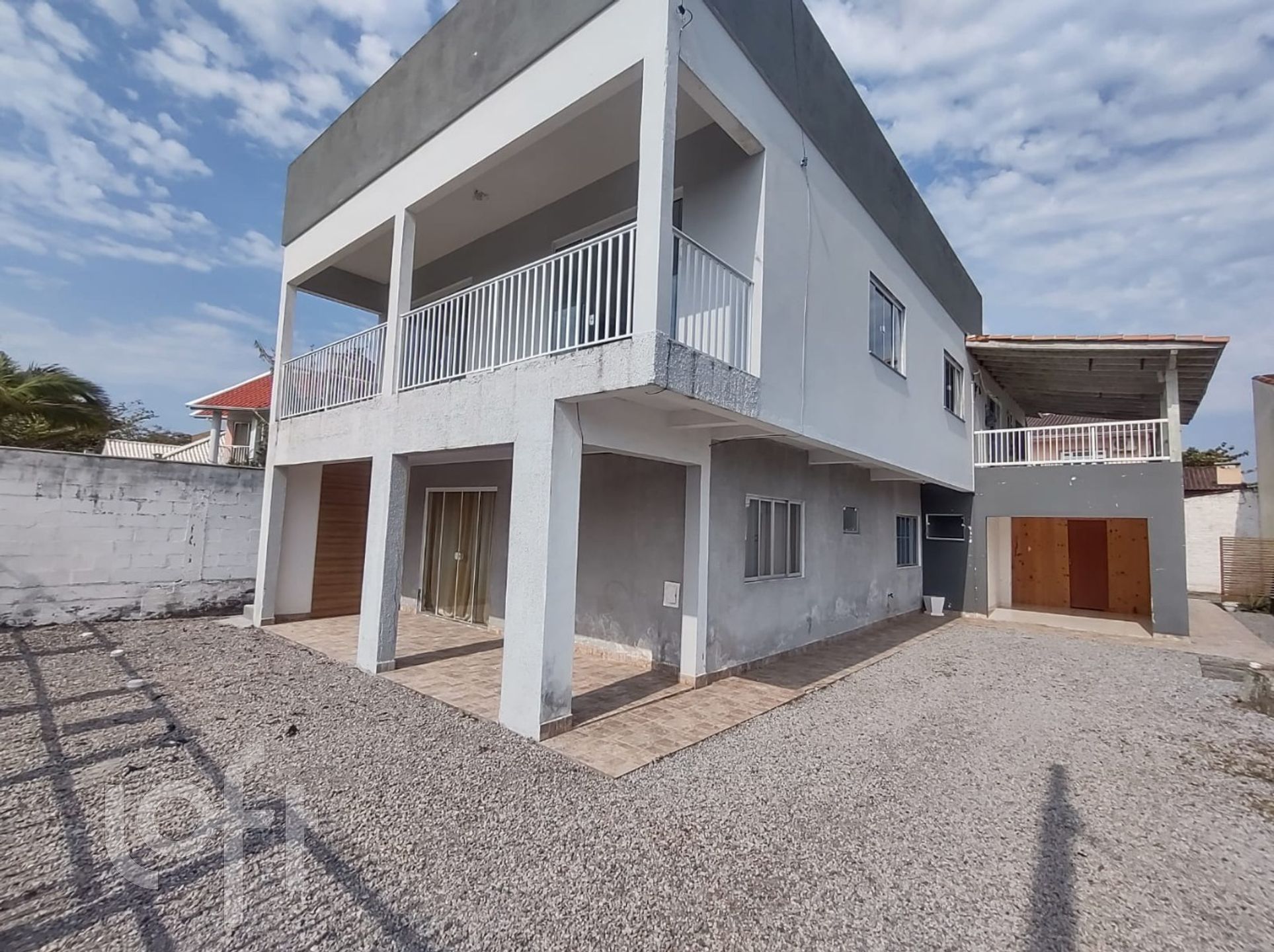 Casa à venda em Pinheira com 370 m², 5 quartos, 3 vagas