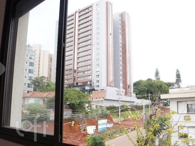 Apartamento com 70m², 2 dormitórios, 1 suíte, 2 vagas, Higienópolis em Porto Alegre