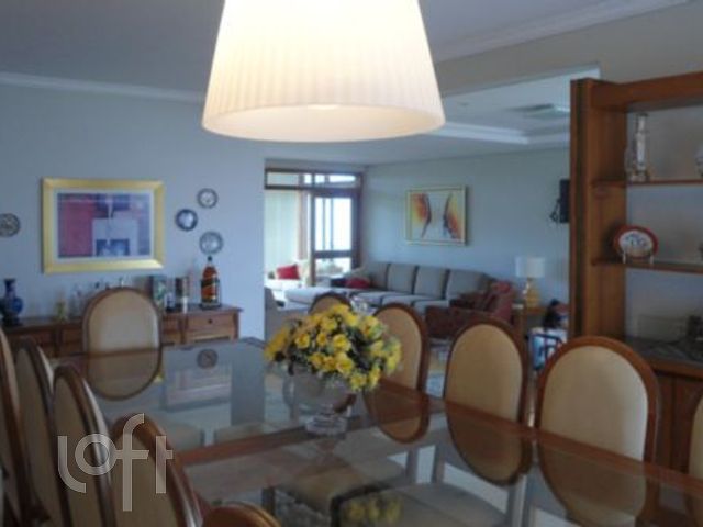 Apartamento com 230m², 3 dormitórios, 1 suíte, 2 vagas, Bela Vista em Porto Alegre