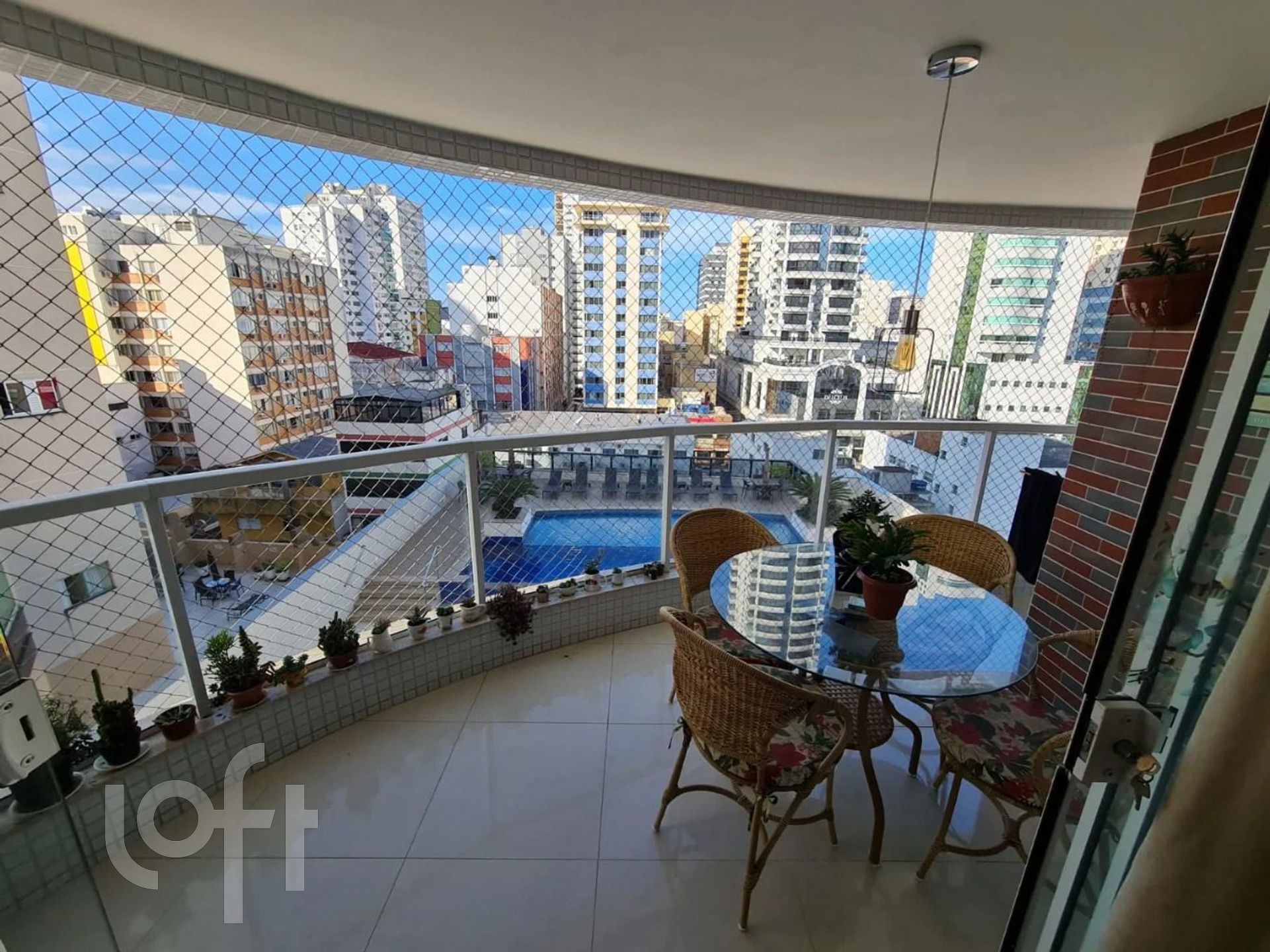 Apartamentos com 123m², 3 quartos, 3 suítes, 2 garagens, no bairro Centro em Balneário Camboriú