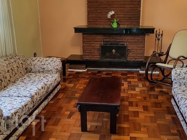 Casa com 312m², 3 dormitórios, 1 vaga, Petrópolis em Porto Alegre