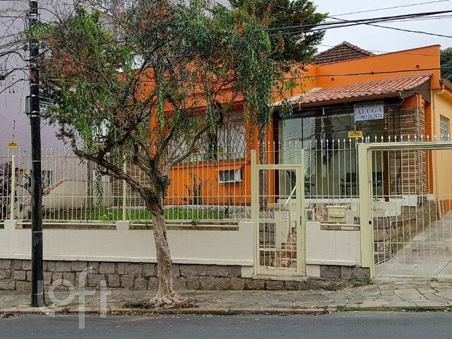 Casa com 312m², 3 dormitórios, 1 vaga, Petrópolis em Porto Alegre