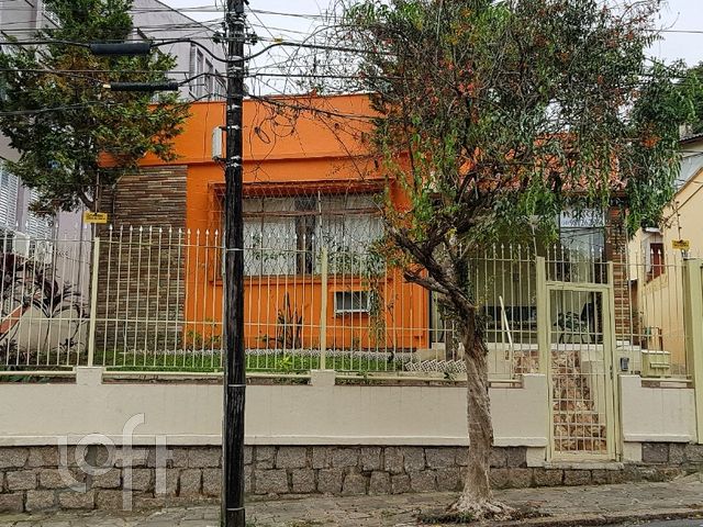 Casa com 312m², 3 dormitórios, 1 vaga, Petrópolis em Porto Alegre