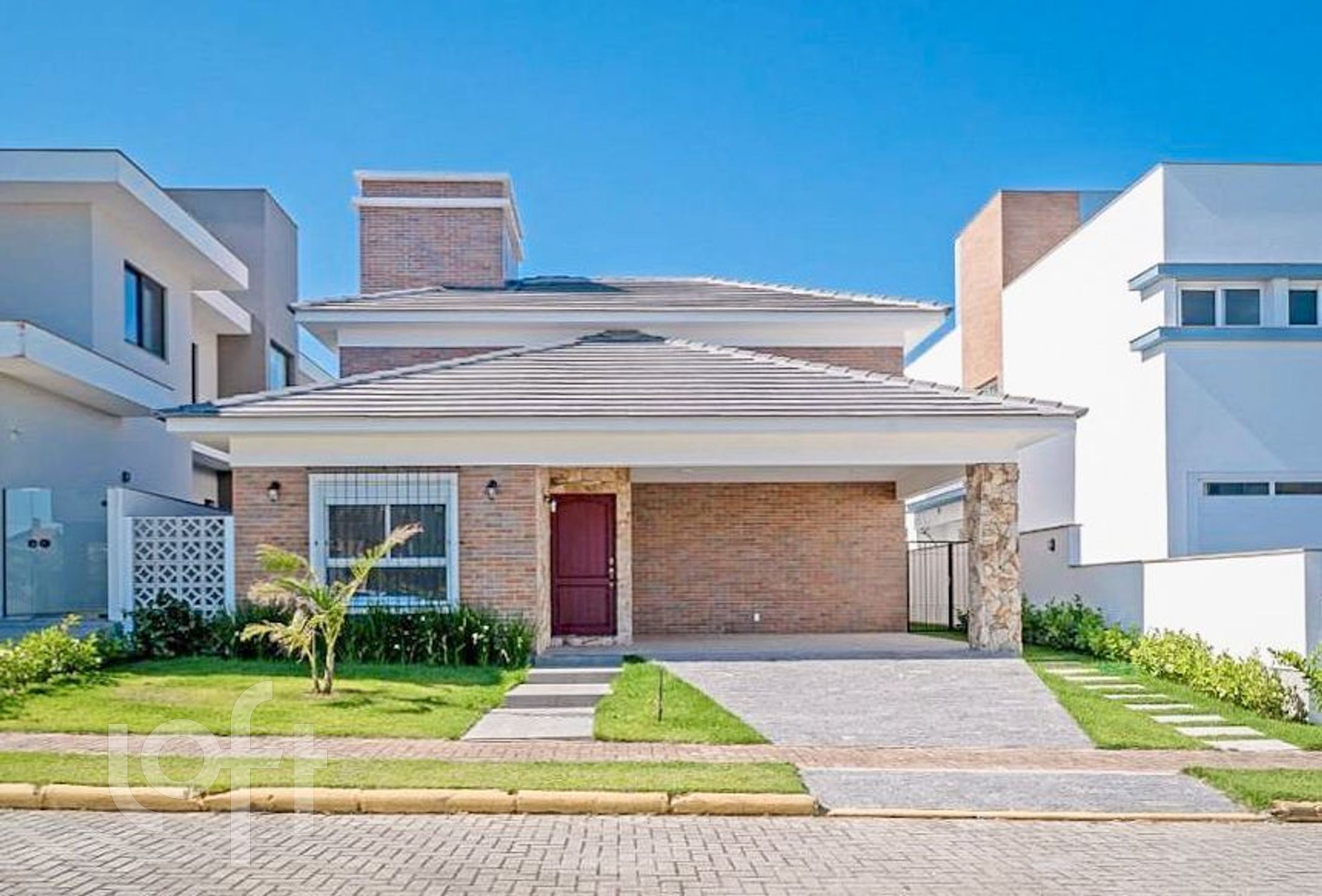 Casa à venda em Morro das Pedras com 243 m², 3 quartos, 3 suítes, 2 vagas