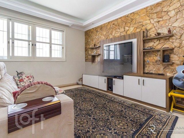 Casa com 298m², 3 dormitórios, 1 suíte, 4 vagas, Petrópolis em Porto Alegre