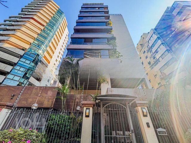 Apartamento com 332m², 3 dormitórios, 1 suíte, 3 vagas, Petrópolis em Porto Alegre