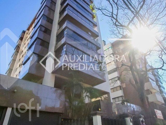 Apartamento com 332m², 3 dormitórios, 1 suíte, 3 vagas, Petrópolis em Porto Alegre