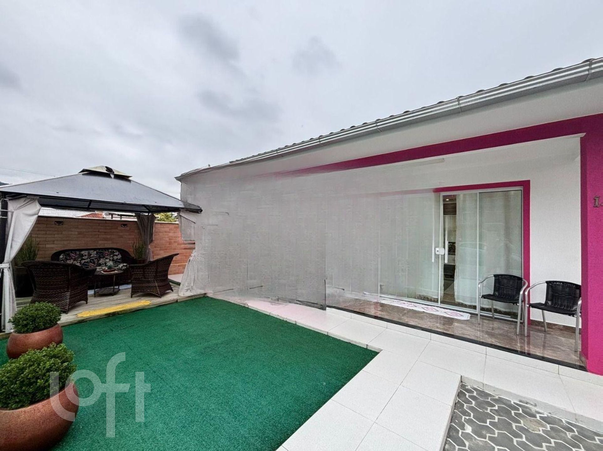 Casa Residencial com 200m², 4 quartos, 5 garagens, no bairro Sertão do Maruim em São José