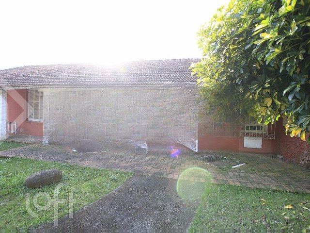 Casa com 184m², 5 dormitórios, 1 suíte, 5 vagas, Chácara das Pedras em Porto Alegre