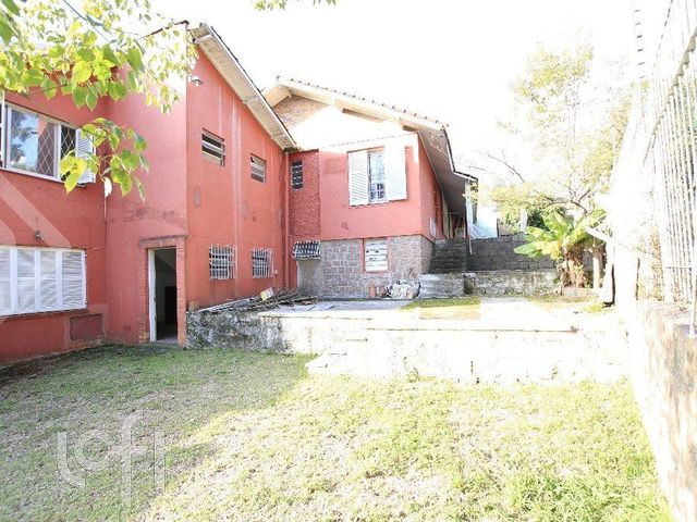 Casa com 184m², 5 dormitórios, 1 suíte, 5 vagas, Chácara das Pedras em Porto Alegre