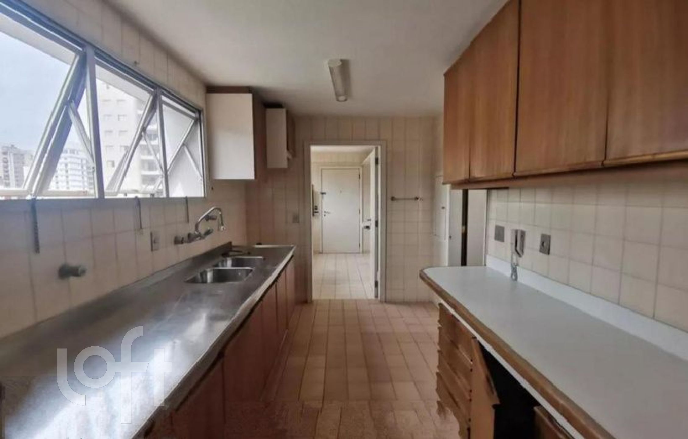 Apartamento à venda com 3 quartos, 157m² - Foto 2