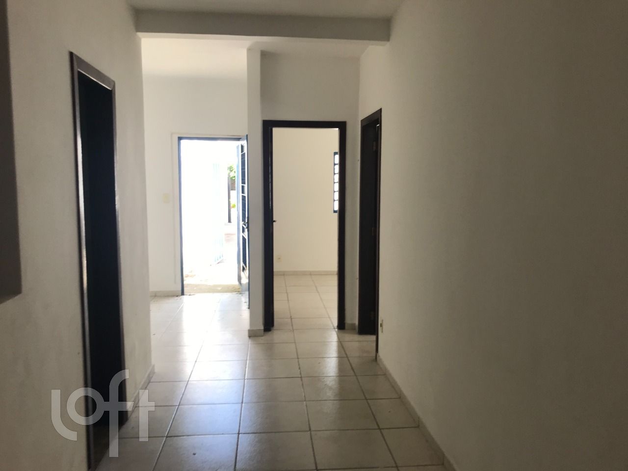 Casa à venda com 3 quartos, 165m² - Foto 2