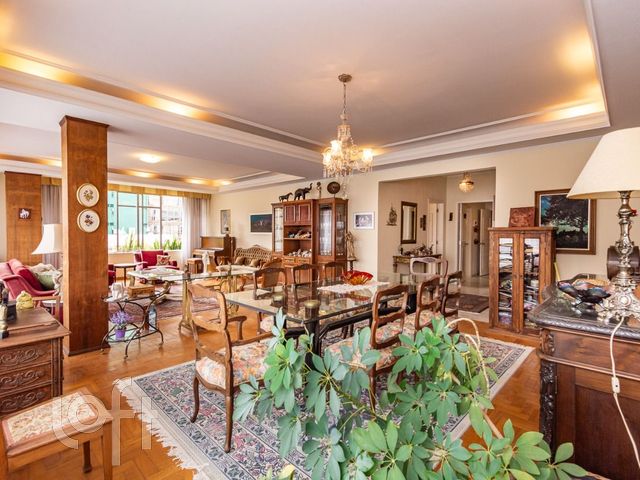 Apartamento com 219m², 3 dormitórios, 1 suíte, 2 vagas, Rio Branco em Porto Alegre