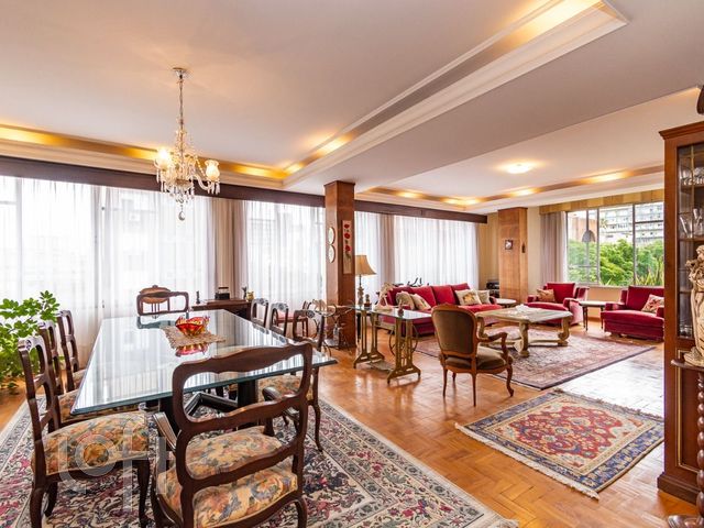 Apartamento com 219m², 3 dormitórios, 1 suíte, 2 vagas, Rio Branco em Porto Alegre