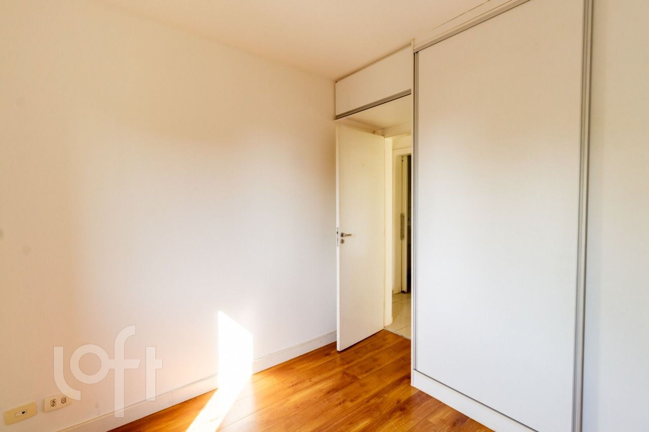 Apartamento à venda com 2 quartos, 64m² - Foto 11