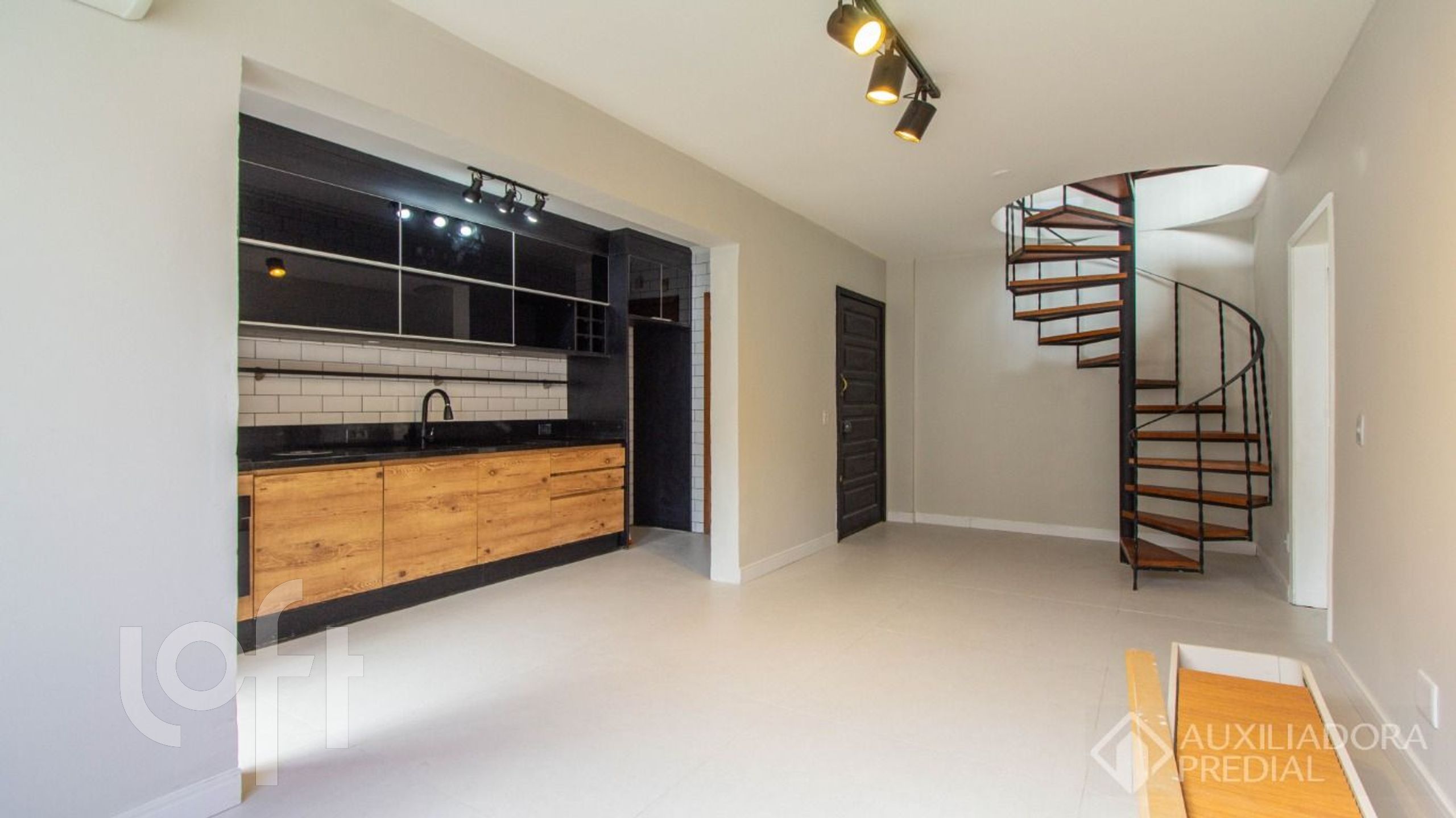 Apartamento com 117m², 3 dormitórios, 1 suíte, 1 vaga, Menino Deus em Porto Alegre