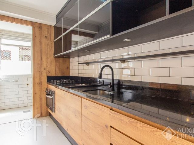 Apartamento com 117m², 3 dormitórios, 1 suíte, 1 vaga, Menino Deus em Porto Alegre