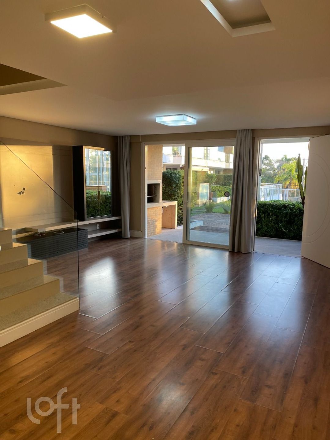 Casa Residencial com 235m², 4 quartos, 4 suítes, 3 garagens, no bairro Cacupé em Florianópolis