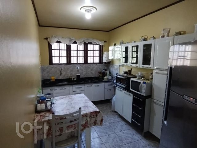 Casa com 201m², 2 dormitórios, 3 vagas, Chácara das Pedras em Porto Alegre
