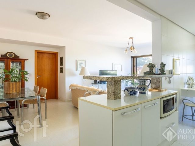 Apartamento com 73m², 2 dormitórios, 1 suíte, 1 vaga, Petrópolis em Porto Alegre