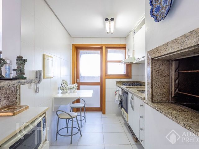 Apartamento com 73m², 2 dormitórios, 1 suíte, 1 vaga, Petrópolis em Porto Alegre