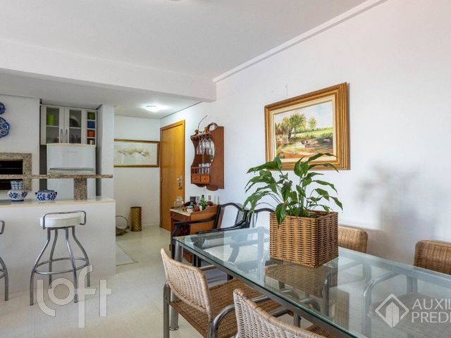 Apartamento com 73m², 2 dormitórios, 1 suíte, 1 vaga, Petrópolis em Porto Alegre