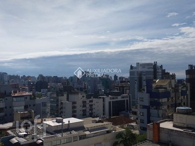 Apartamento com 98m², 3 dormitórios, 1 suíte, 2 vagas, Rio Branco em Porto Alegre