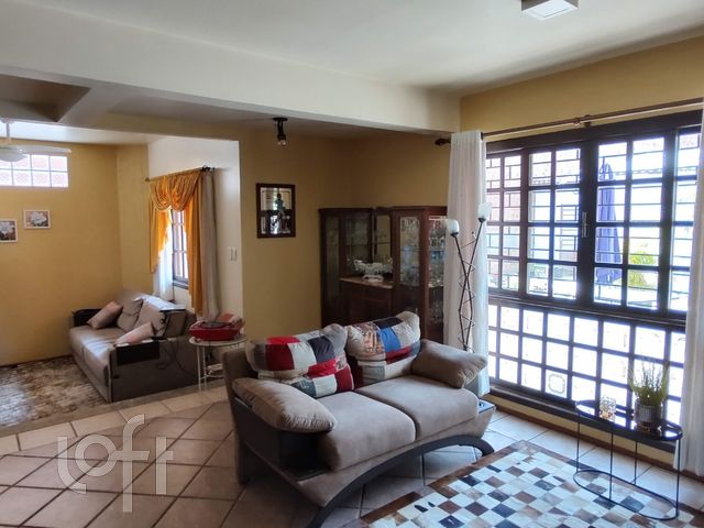 Casa com 266m², 3 dormitórios, 1 suíte, 1 vaga, Jardim Botânico em Porto Alegre