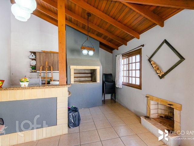 Casa com 313m², 3 dormitórios, 1 suíte, 2 vagas, Três Figueiras em Porto Alegre