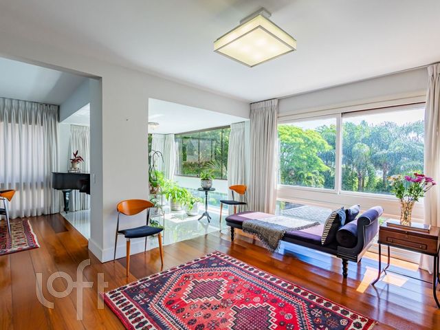 Apartamento com 228m², 3 dormitórios, 1 suíte, 3 vagas, Moinhos de Vento em Porto Alegre