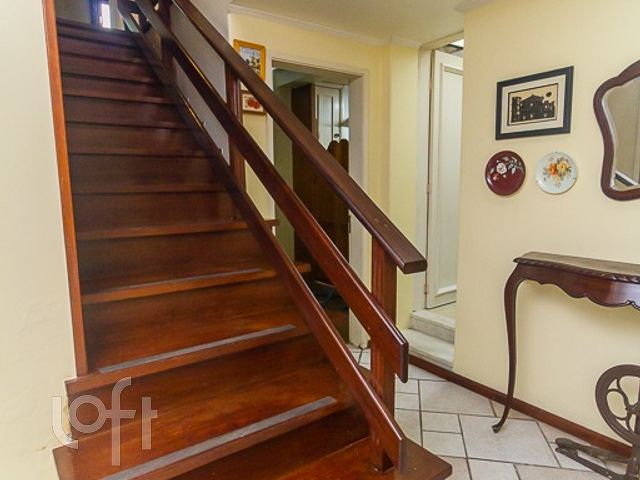 Casa com 264m², 3 dormitórios, 2 vagas, Higienópolis em Porto Alegre