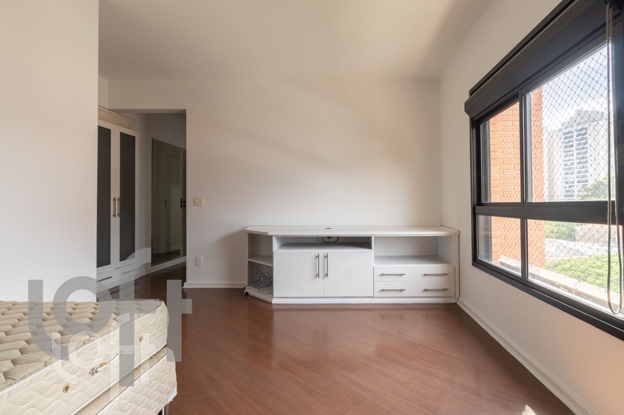 Apartamento à venda com 4 quartos, 246m² - Foto 5