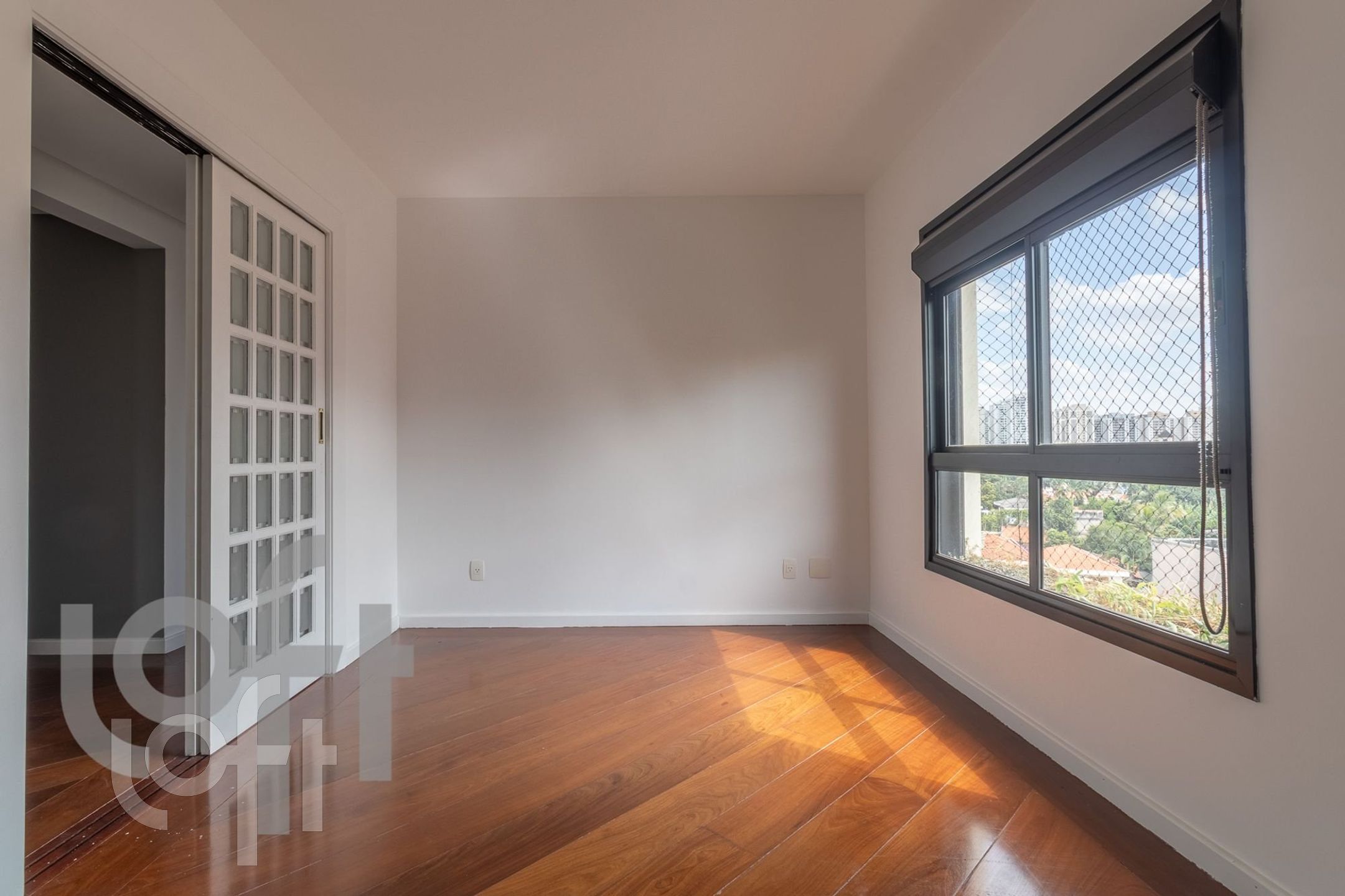 Apartamento à venda com 4 quartos, 246m² - Foto 3