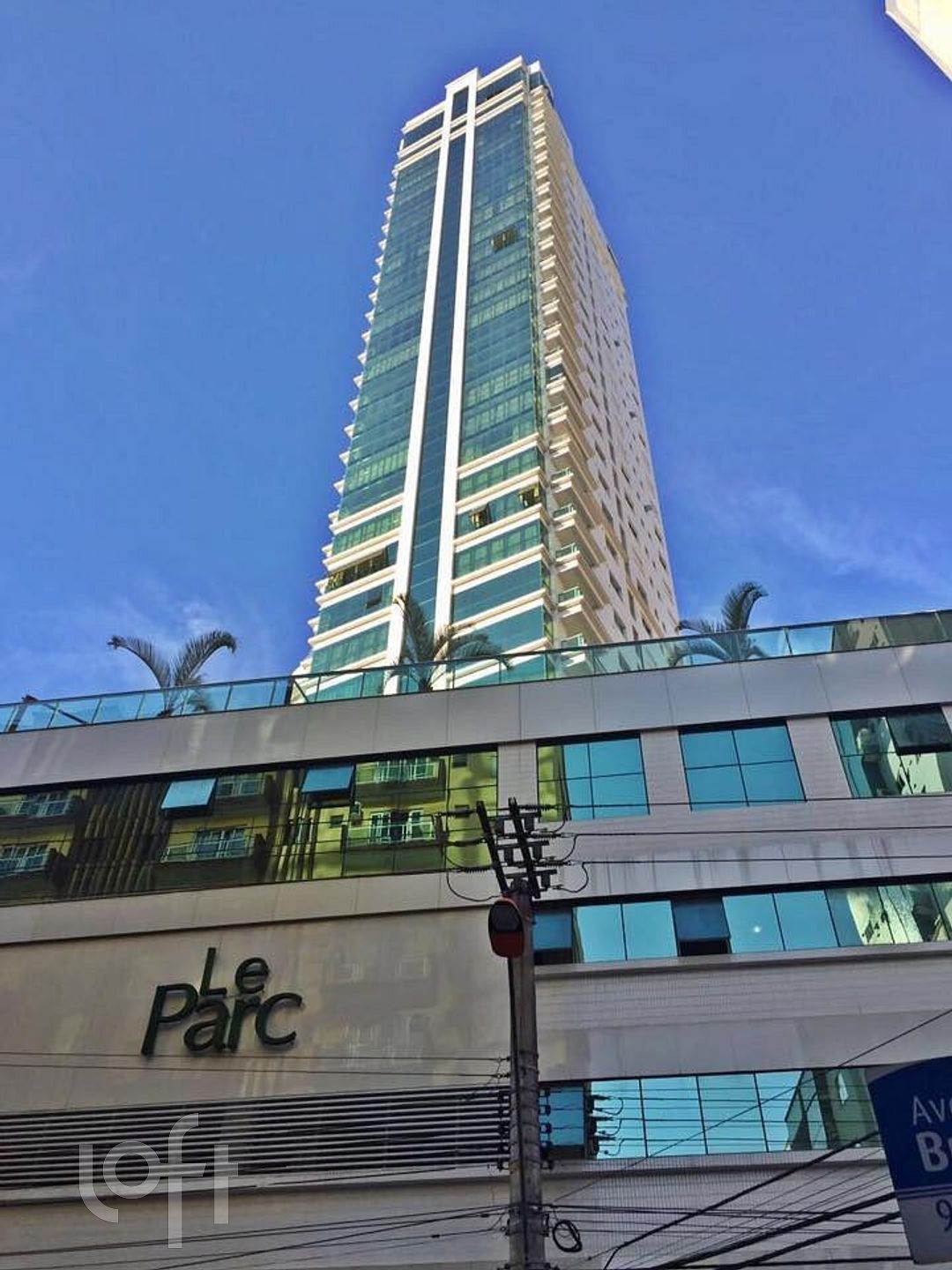 Apartamentos com 162m², 3 quartos, 3 suítes, 2 garagens, no bairro Centro em Balneário Camboriú