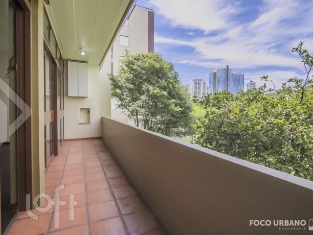 Casa com 333m², 5 dormitórios, 1 suíte, 4 vagas, Petrópolis em Porto Alegre