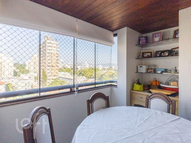 Apartamento com 180m², 3 dormitórios, 1 suíte, 2 vagas, Menino Deus em Porto Alegre