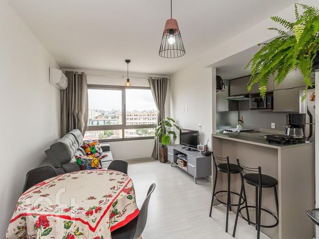 Apartamento com 75m², 3 dormitórios, 1 suíte, 2 vagas, Santana em Porto Alegre