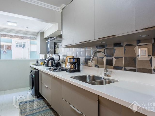 Apartamento com 80m², 2 dormitórios, 1 vaga, Independência em Porto Alegre